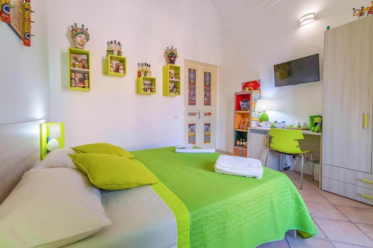 سانتو ستيفانو دي كاماسترا The Palace B&B And Apartments المظهر الخارجي الصورة