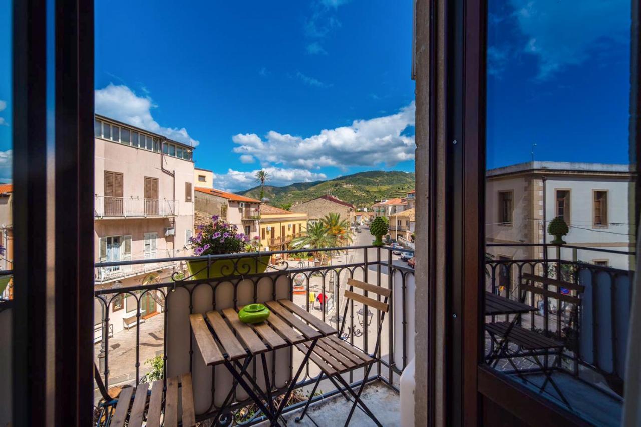 سانتو ستيفانو دي كاماسترا The Palace B&B And Apartments المظهر الخارجي الصورة
