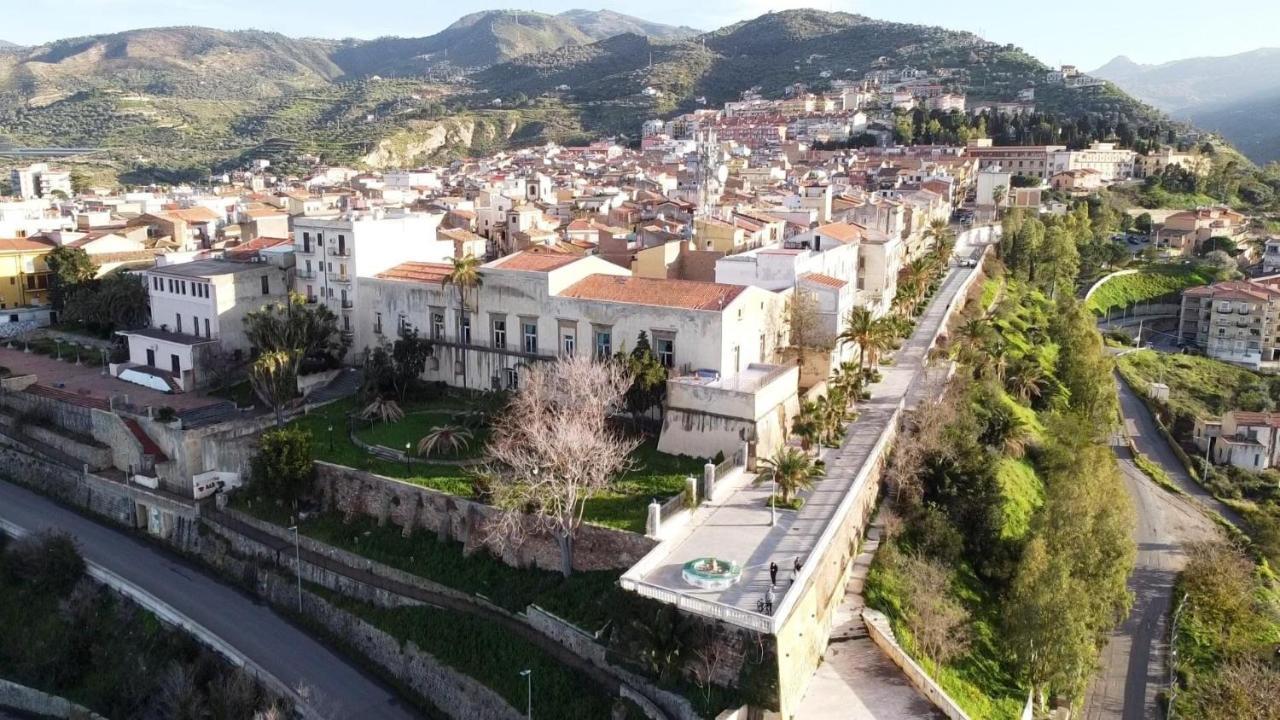 سانتو ستيفانو دي كاماسترا The Palace B&B And Apartments المظهر الخارجي الصورة