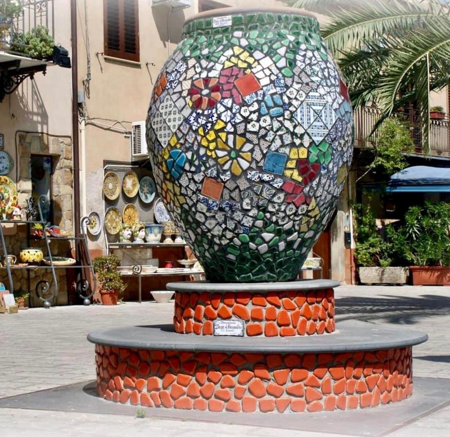 سانتو ستيفانو دي كاماسترا The Palace B&B And Apartments المظهر الخارجي الصورة