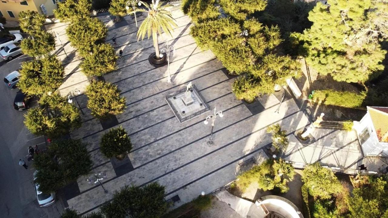 سانتو ستيفانو دي كاماسترا The Palace B&B And Apartments المظهر الخارجي الصورة