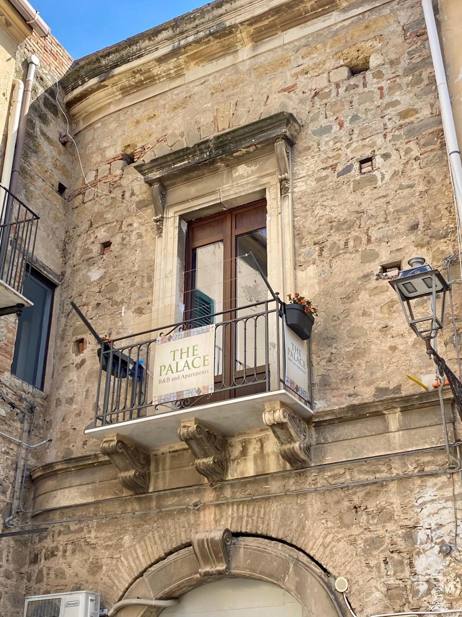 سانتو ستيفانو دي كاماسترا The Palace B&B And Apartments المظهر الخارجي الصورة