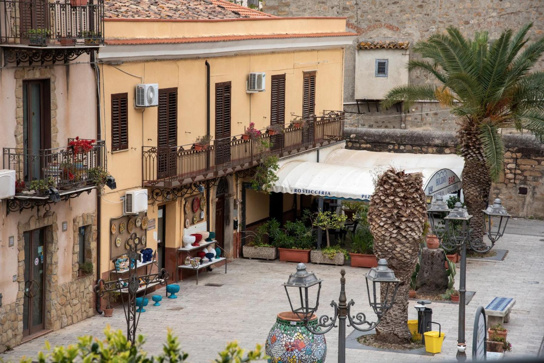 سانتو ستيفانو دي كاماسترا The Palace B&B And Apartments المظهر الخارجي الصورة